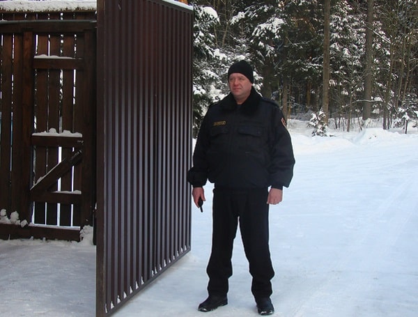 Як запобігти травмуванню сторожів та охоронників у зимовий період — настанови для роботодавців