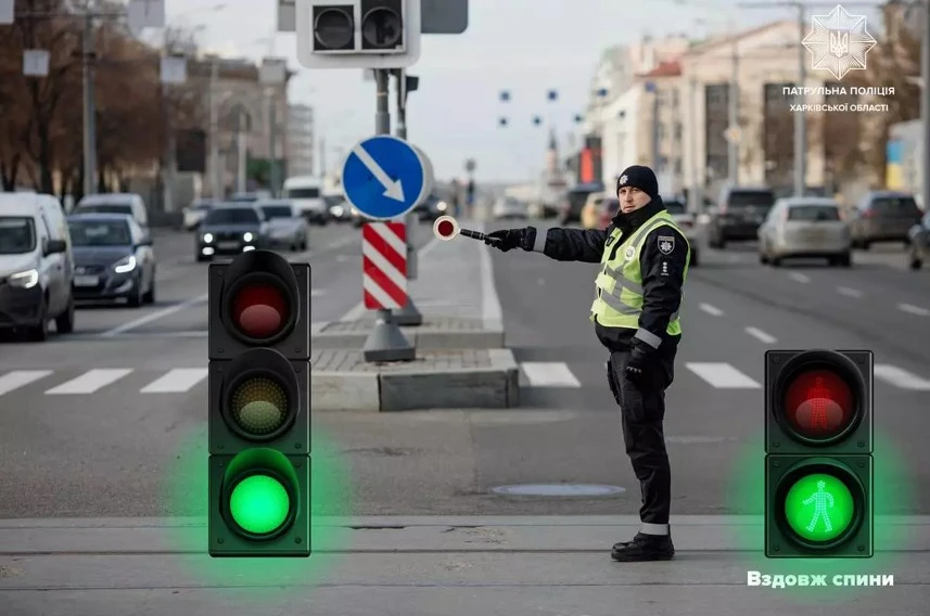 МВС нагадало основні жести регулювальника дорожнього руху