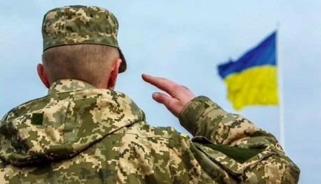 Продовження воєнного стану і мобілізації: президент підписав закони